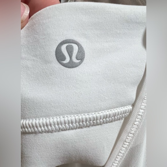 Lululemon Light N Breezy Tank Built in Bra Activewear Yoga Run Gym Workout - Picture 14 of 15